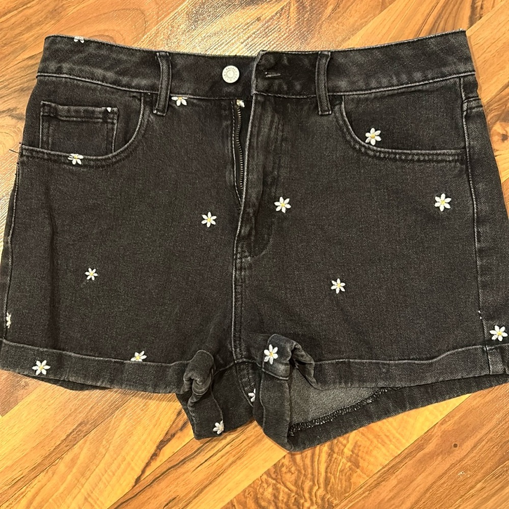 Black Floral Embroidered Women's Shorts